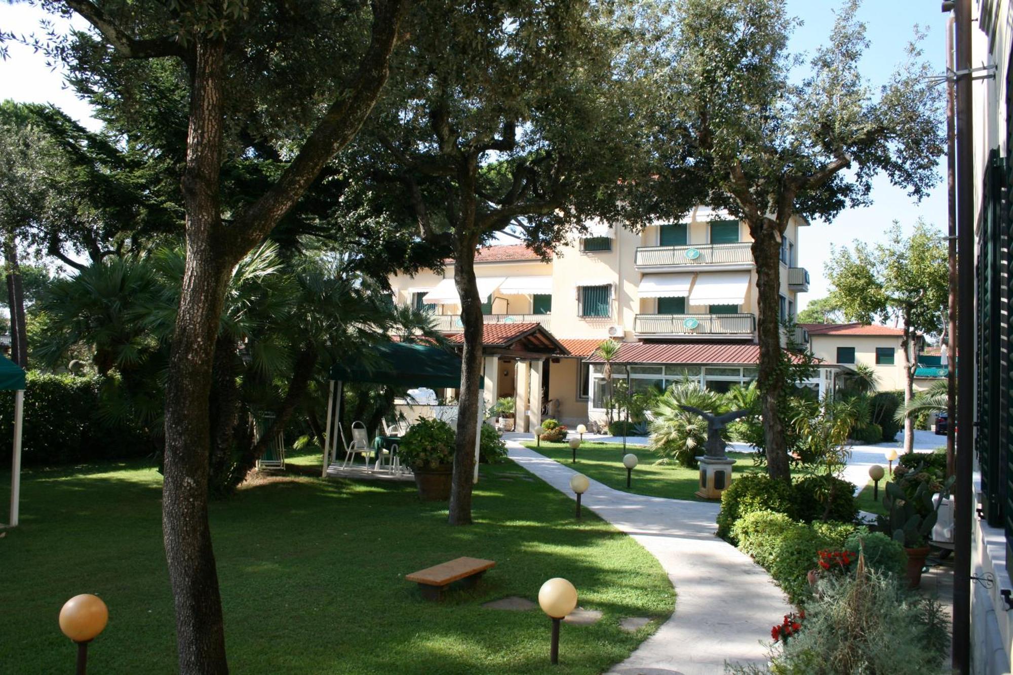 Hotel Verdemare Marina di Pietrasanta Kültér fotó