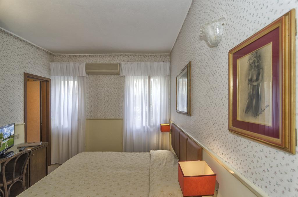Hotel Verdemare Marina di Pietrasanta Szoba fotó