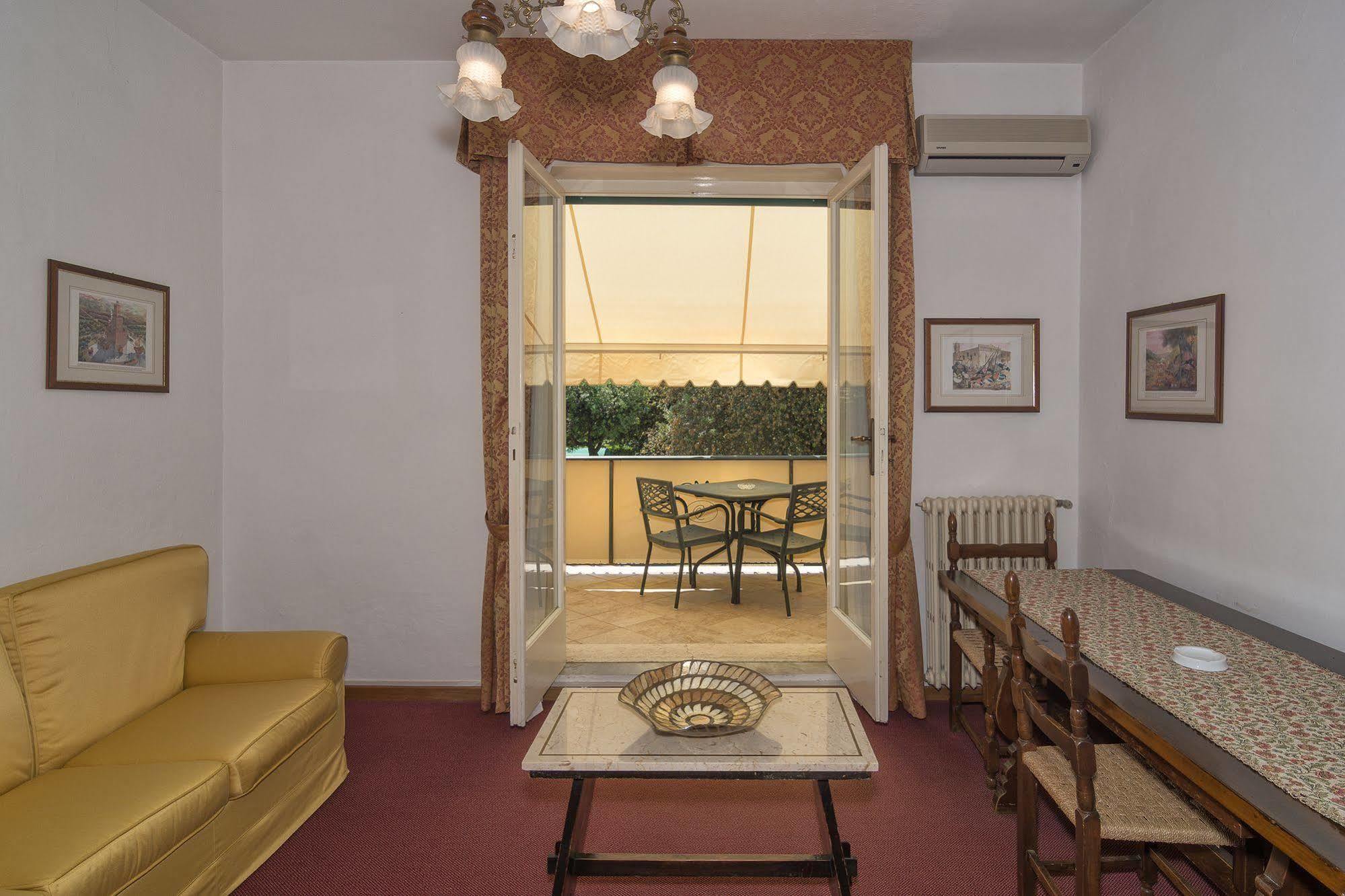 Hotel Verdemare Marina di Pietrasanta Kültér fotó