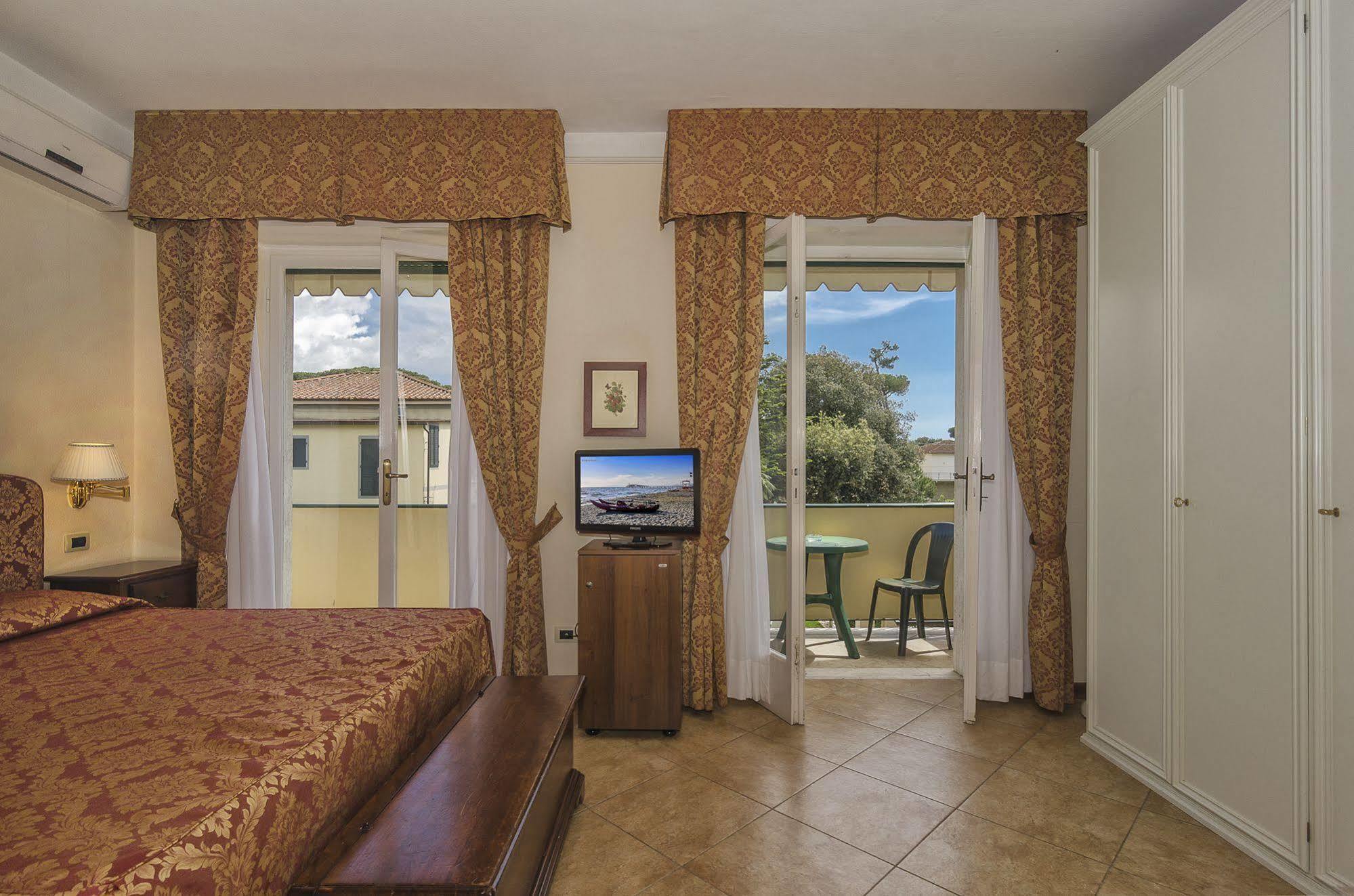 Hotel Verdemare Marina di Pietrasanta Kültér fotó