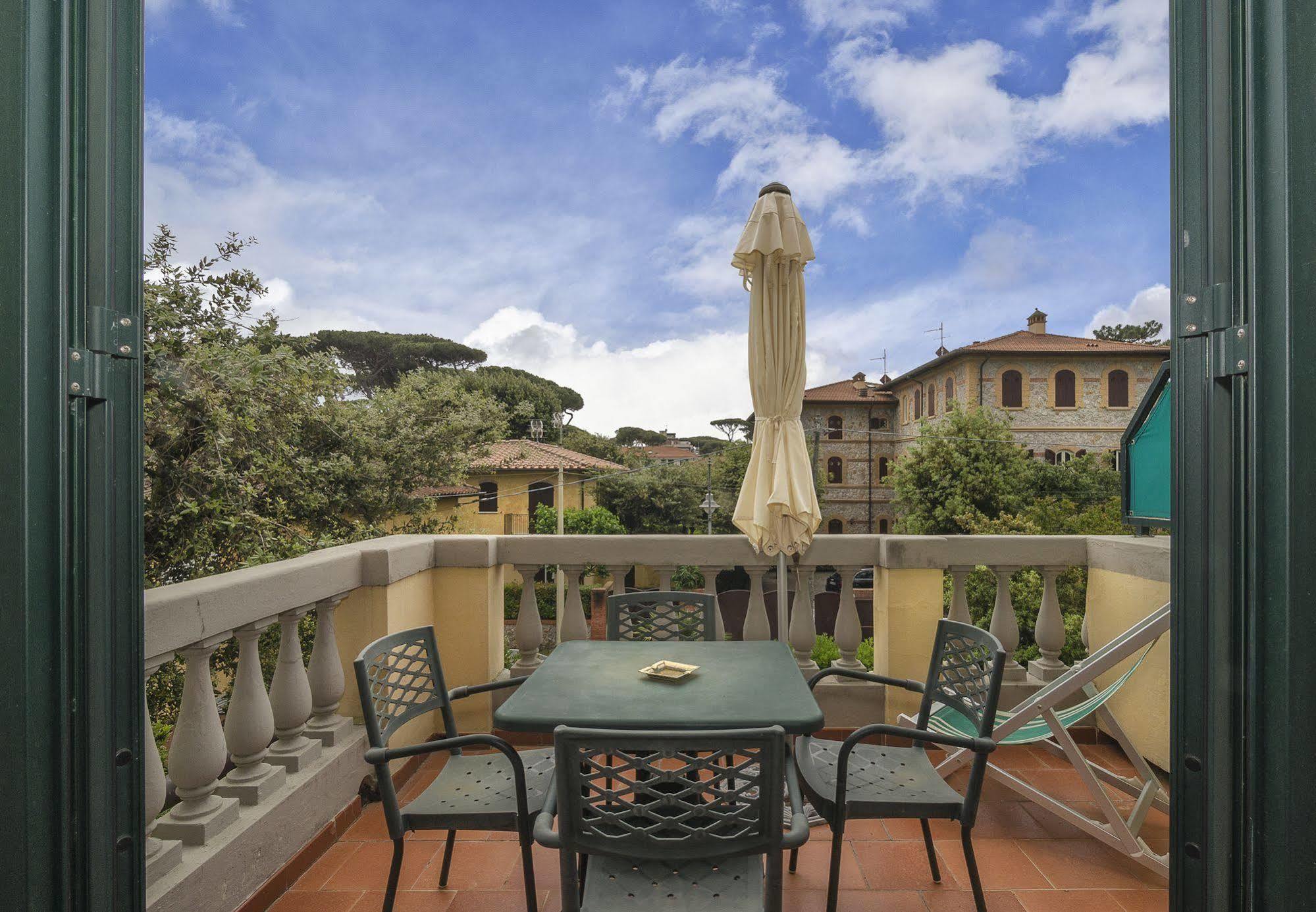 Hotel Verdemare Marina di Pietrasanta Kültér fotó
