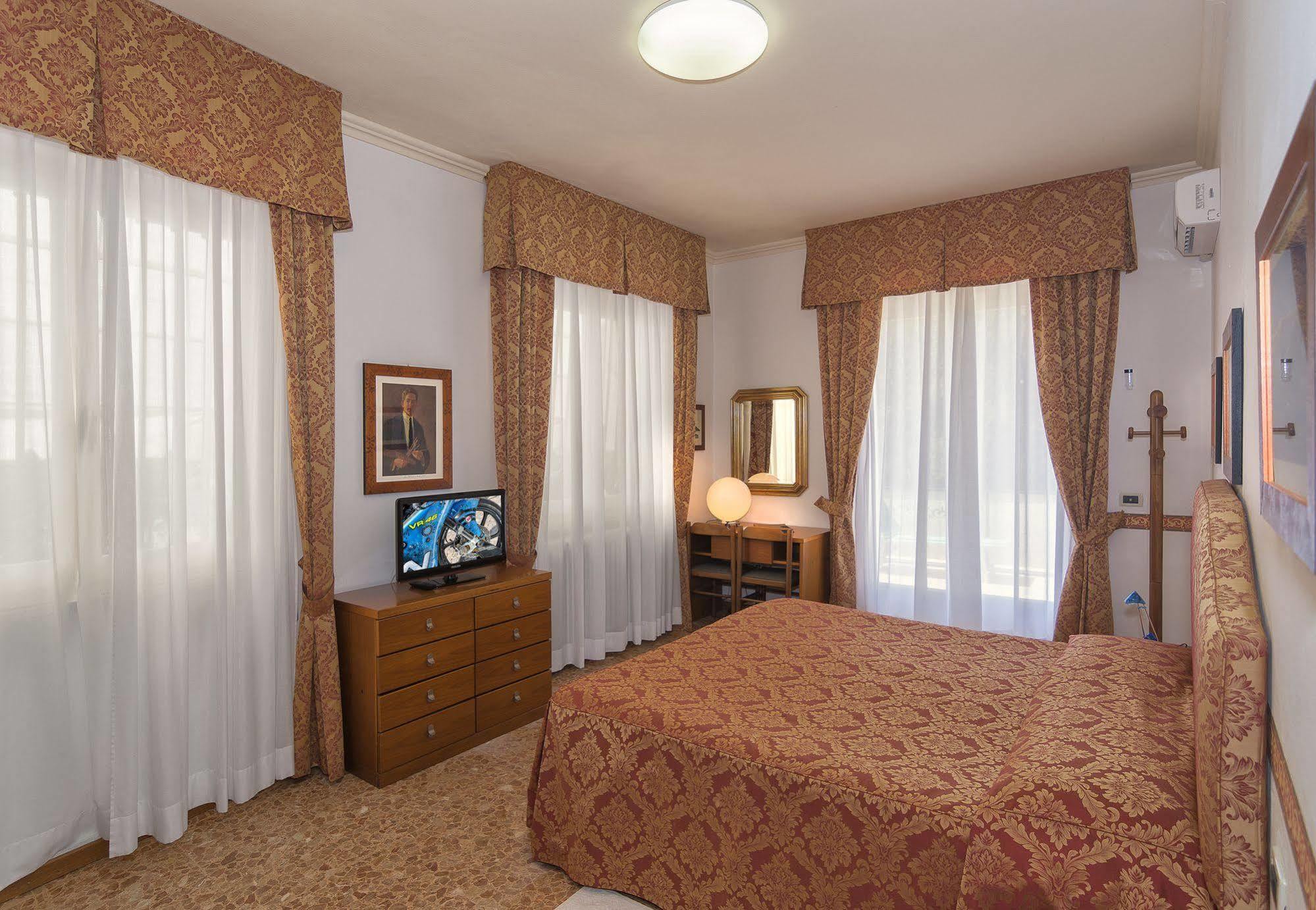 Hotel Verdemare Marina di Pietrasanta Kültér fotó